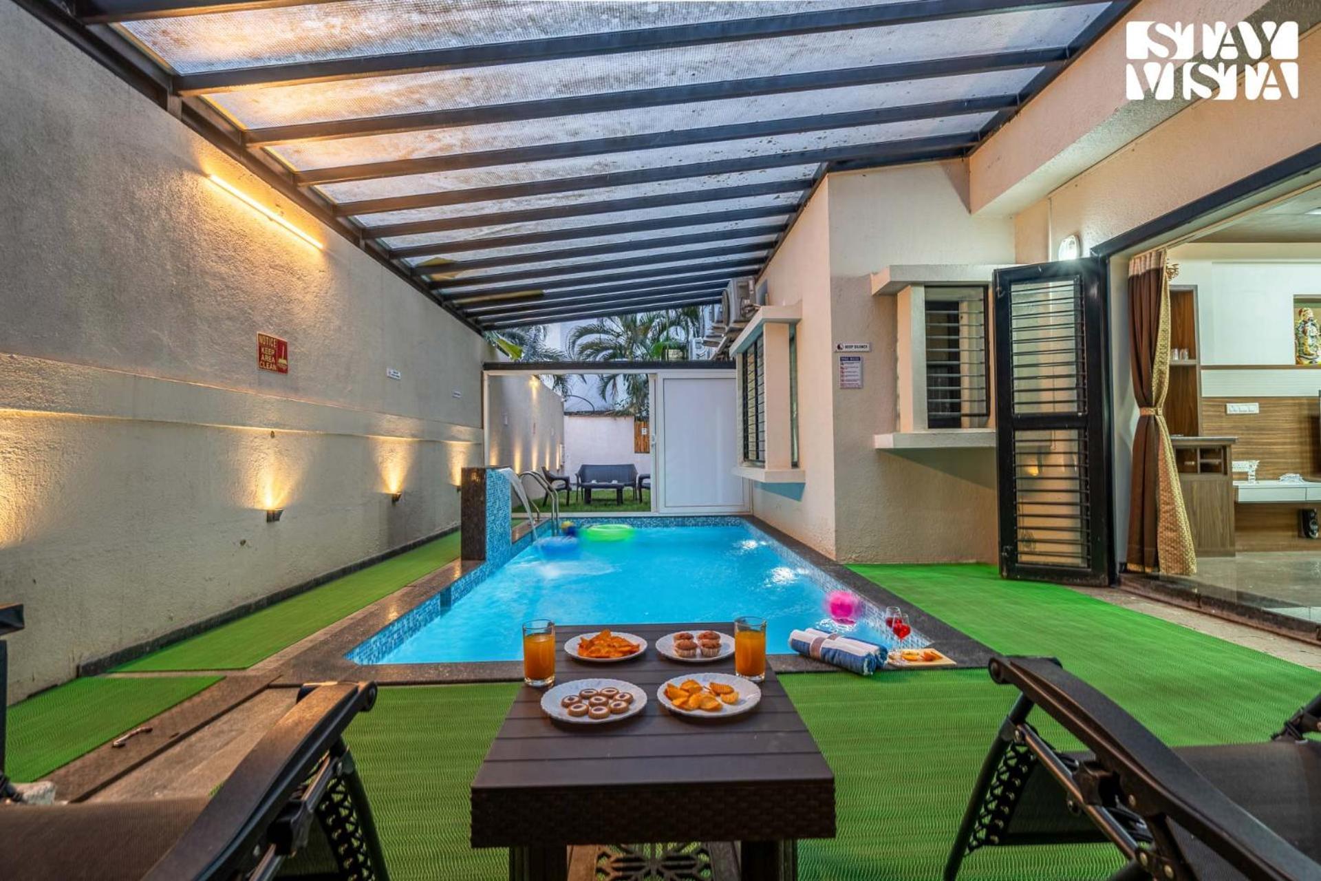 Serenity Meadows With Pool By Veo - Part Of Stayvista Nashik Esterno foto
